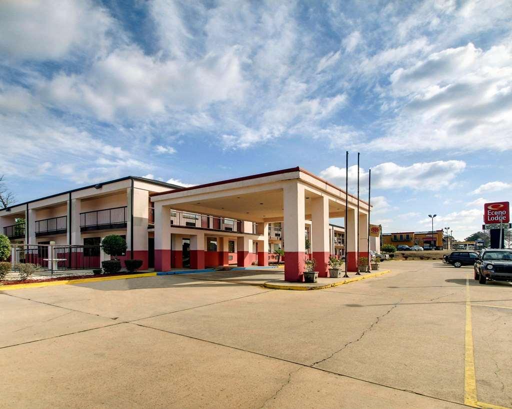 Econo Lodge Inn & Suites Forest Exterior photo