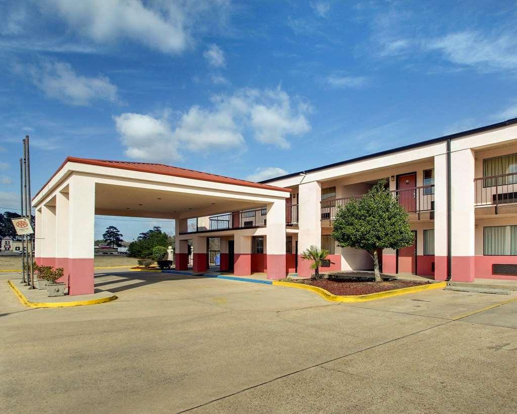 Econo Lodge Inn & Suites Forest Exterior photo