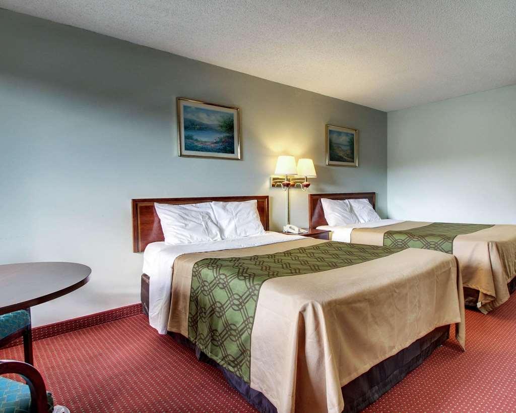 Econo Lodge Inn & Suites Forest Room photo